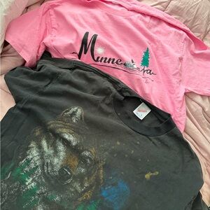 2 VINTAGE Wolf Minnesota Pink Graphic shirt